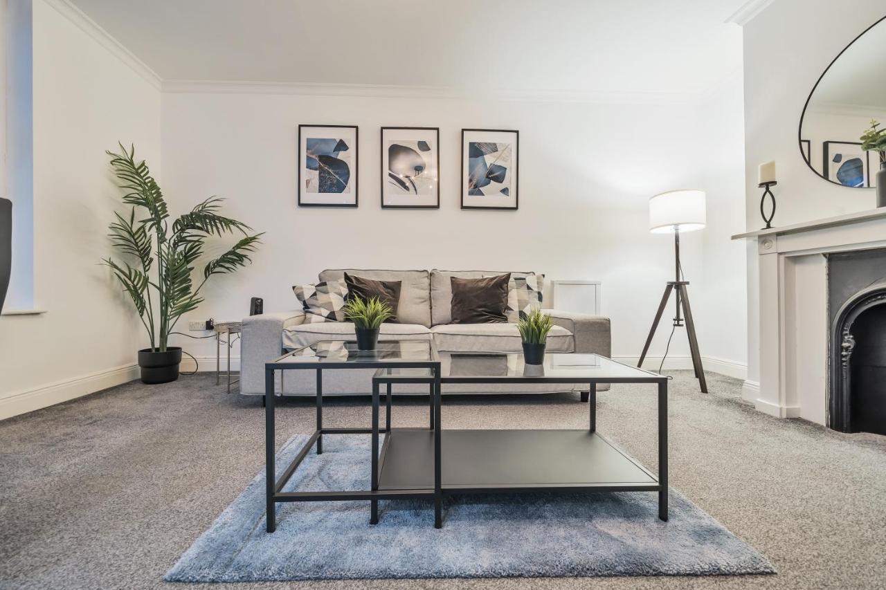 Modern, City Centre -2 Bedroom Apartments Reading Kültér fotó